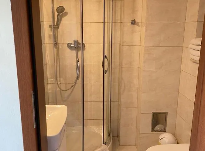 Złota Róża Nocleg ze śniadaniem Sarbinowo